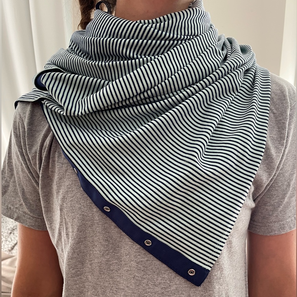 Lululemon Athletica Navy and Mint Vinyasa scarf